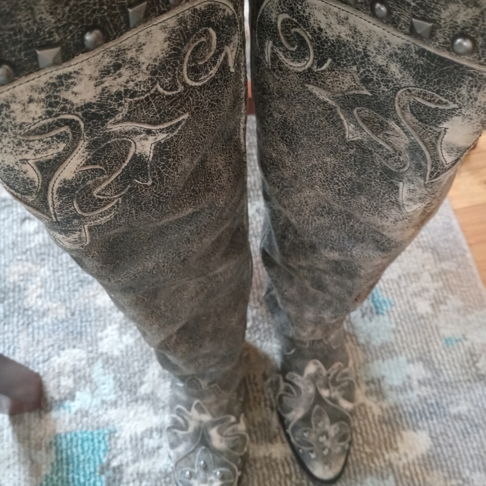 LUCHESSE boots - Picture 6 of 12